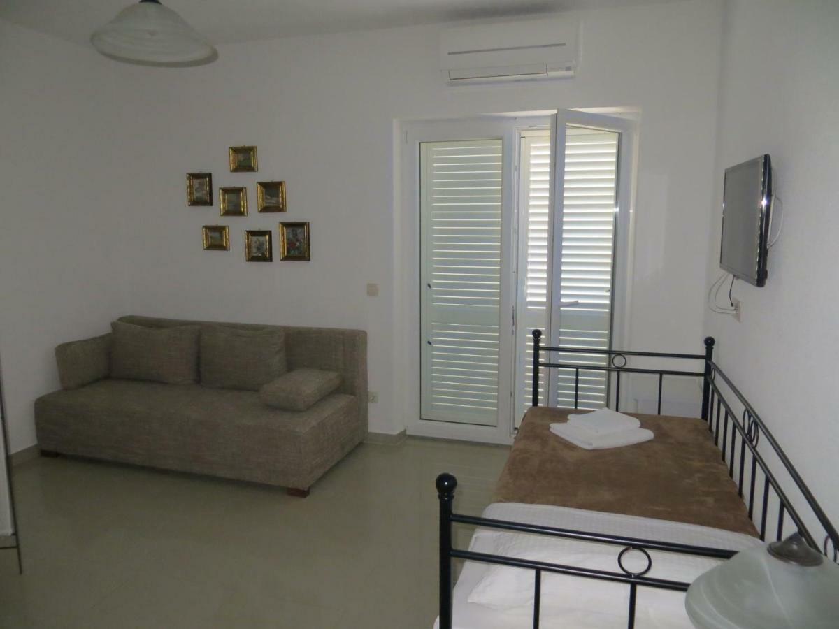 Apartments Lucija Brela Exterior photo